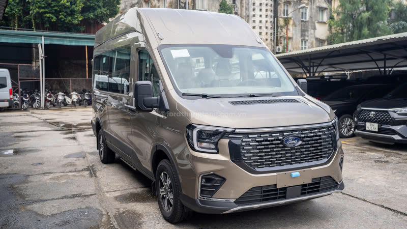 Ngoại Thất Ford Transit Màu Ghi Vàng Mới