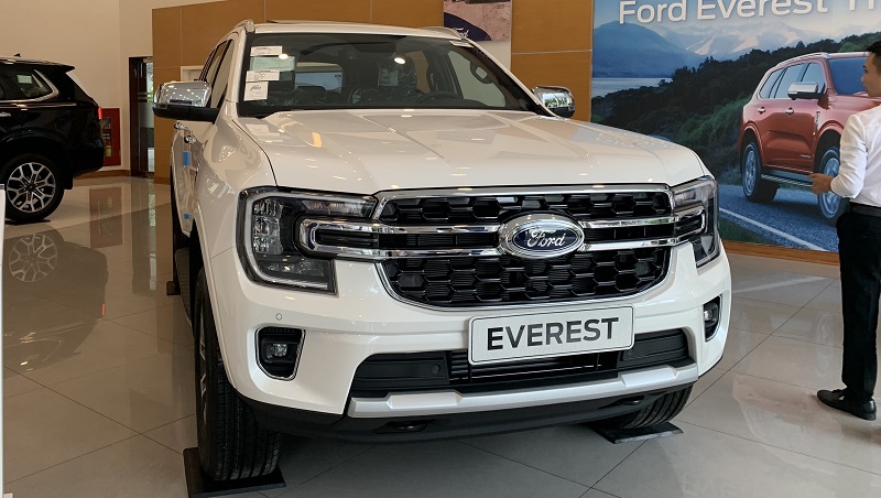 Dáng thể thao Ford Everest Titanium Nghệ An phiên bản 2.0L 4×2 AT