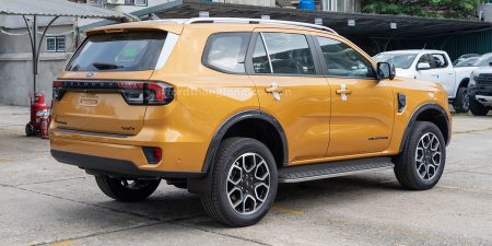 Ngoại Thất Ford Everest Wildtrak Mới 2024 màu Vàng
