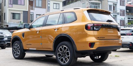 Ford Everest Wildtrak Mới 2024 màu Vàng