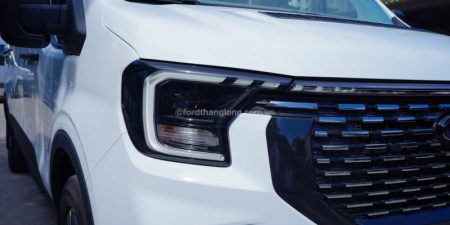 Đèn Xe Ford Transit 16 Chỗ Premium mới nhất Trắng Mới