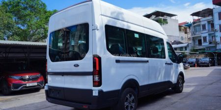 Ford Transit 16 Chỗ Premium mới nhất Trắng Mới