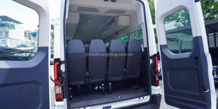Mở Cửa Sau Xe Ford Transit Premium 16 chỗ màu trắng