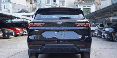 Đuôi xe Ford Territory Sport Mới màu đen 2025