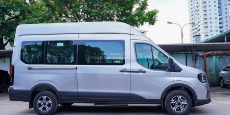 Ngoại Thất Ford Transit Premium 16 Chỗ Màu Bạc Mới