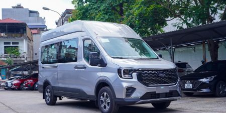 Ngoại Thất Ford Transit Premium 16 Chỗ Màu Bạc Mới