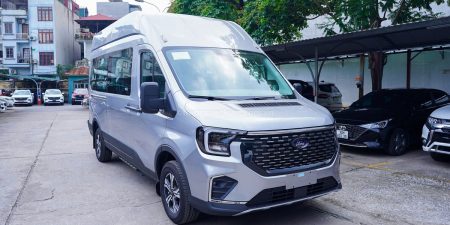 Ngoại Thất Ford Transit Premium 16 Chỗ Màu Bạc Mới