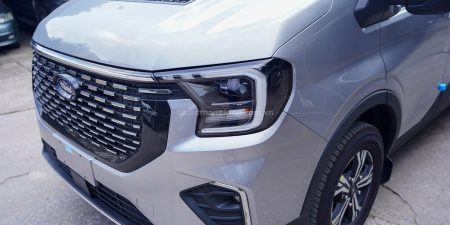 Ngoại Thất Ford Transit Premium 16 Chỗ Màu Bạc Mới