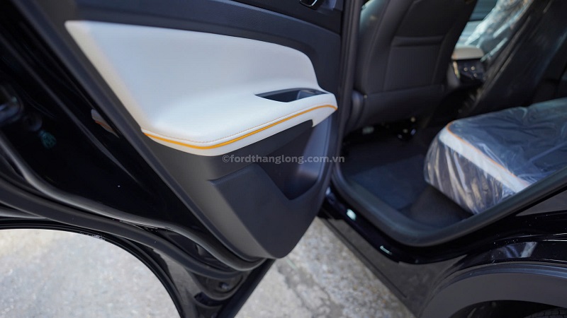 cánh cửa Ford Territory Sport Mới màu đen 2025