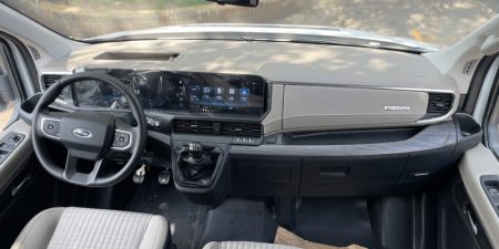 Nội Thất Xe Ford Transit Premium 16 chỗ màu trắng